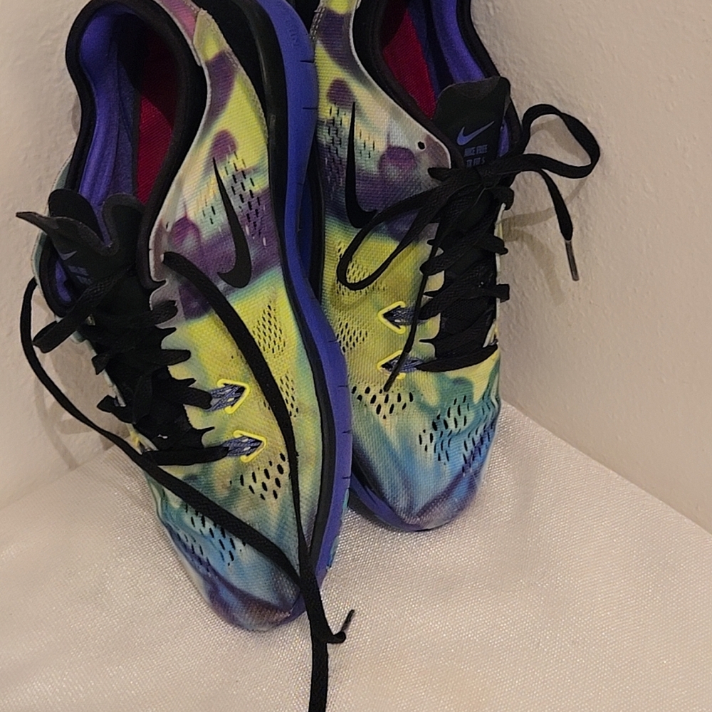 Nike Yellow and Blue Athletic Shoes Dynamic Design